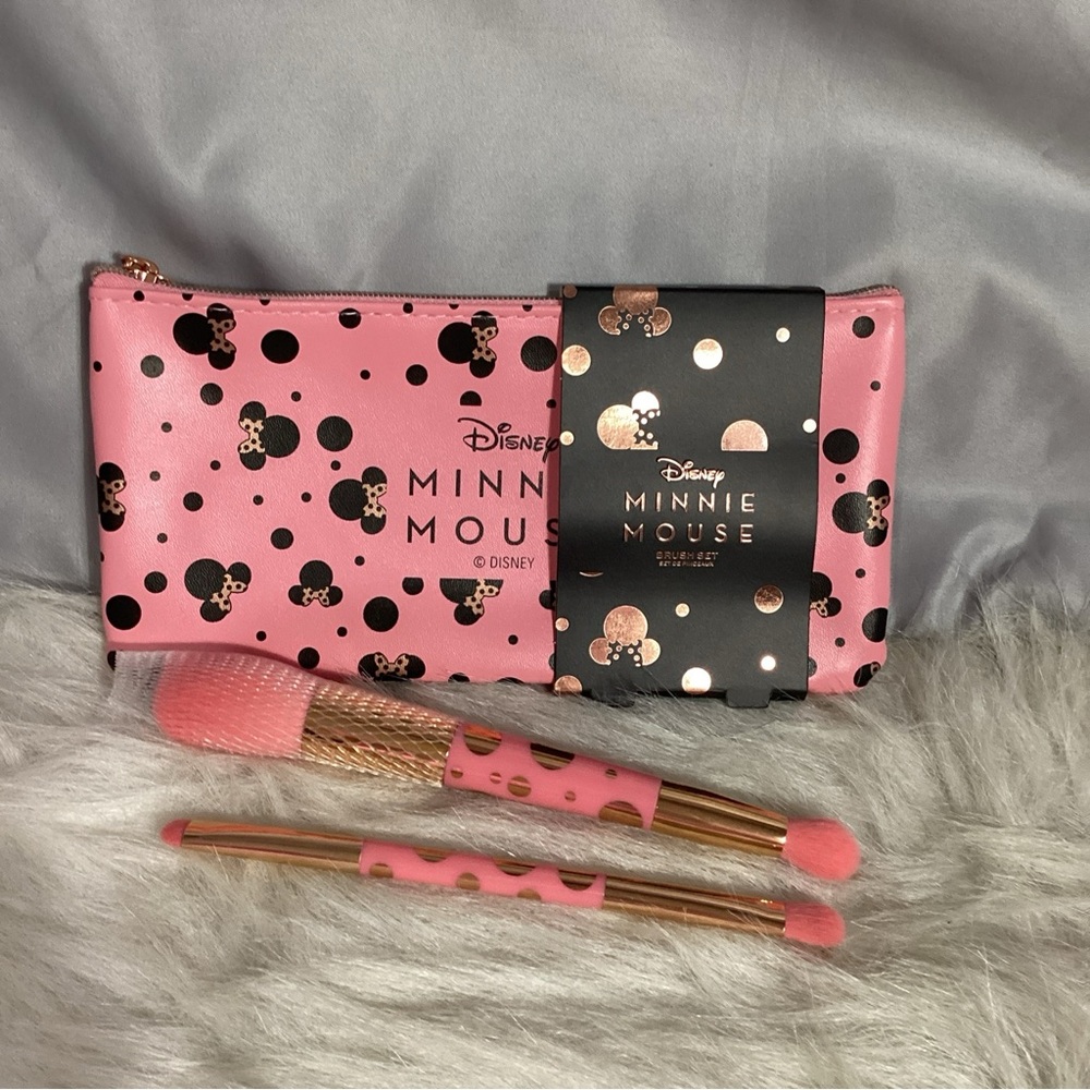 Revolution X Disney Minnie Mouse Brush Set in Pink Cosmetic Travel Bag NWT